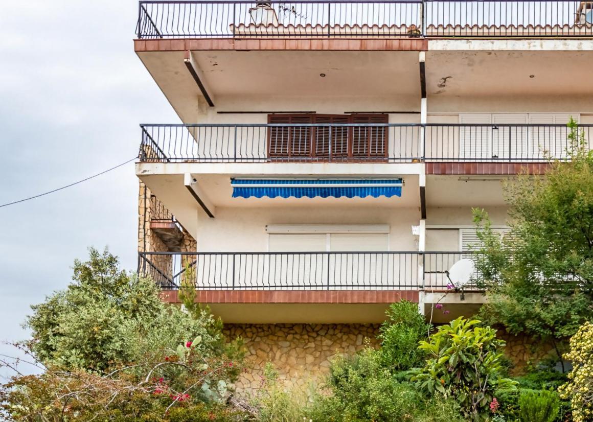 Carboneras 45 Apartamento Con Terraza Girona Luaran gambar