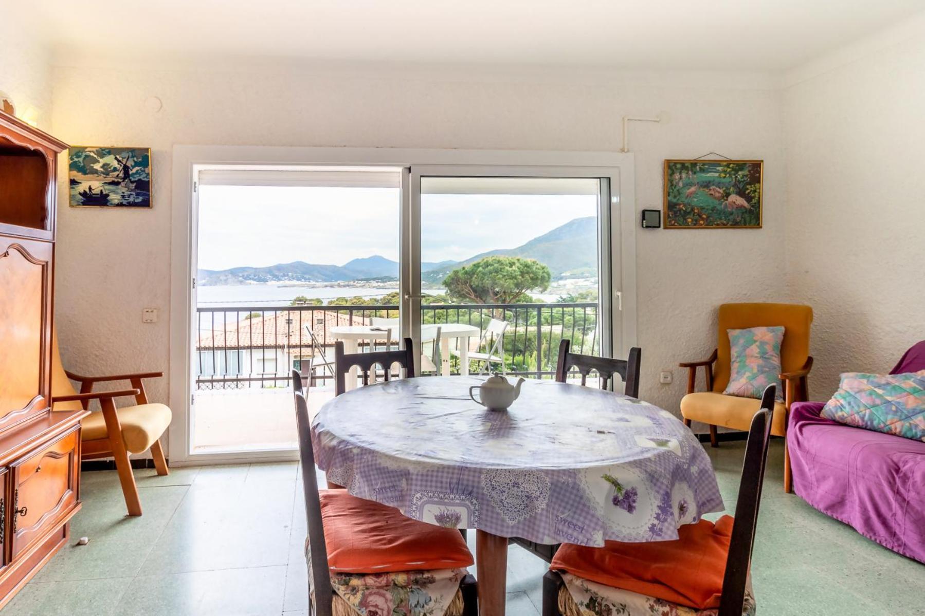 Carboneras 45 Apartamento Con Terraza Girona Luaran gambar